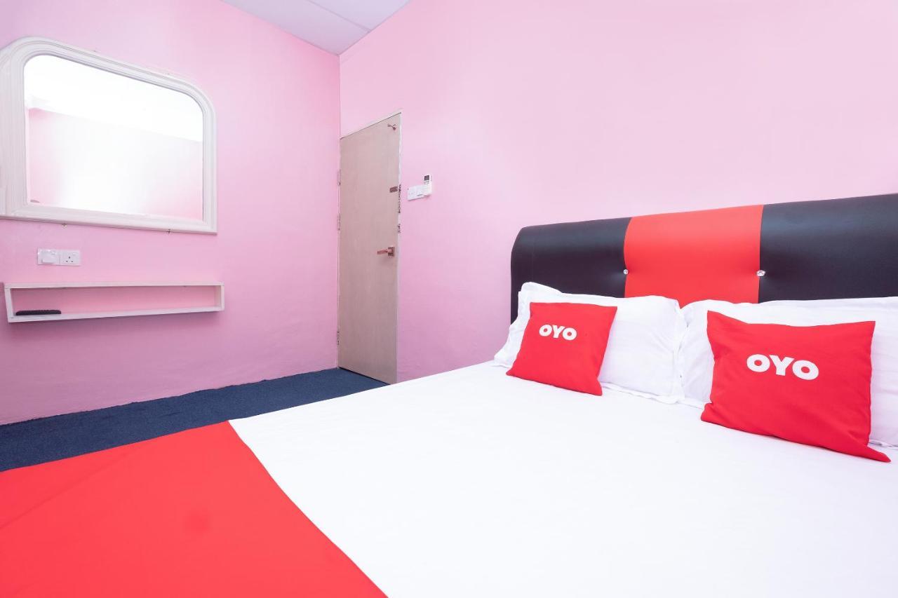 Oyo 89984 Noris Wang Homestay Lumut Exterior foto