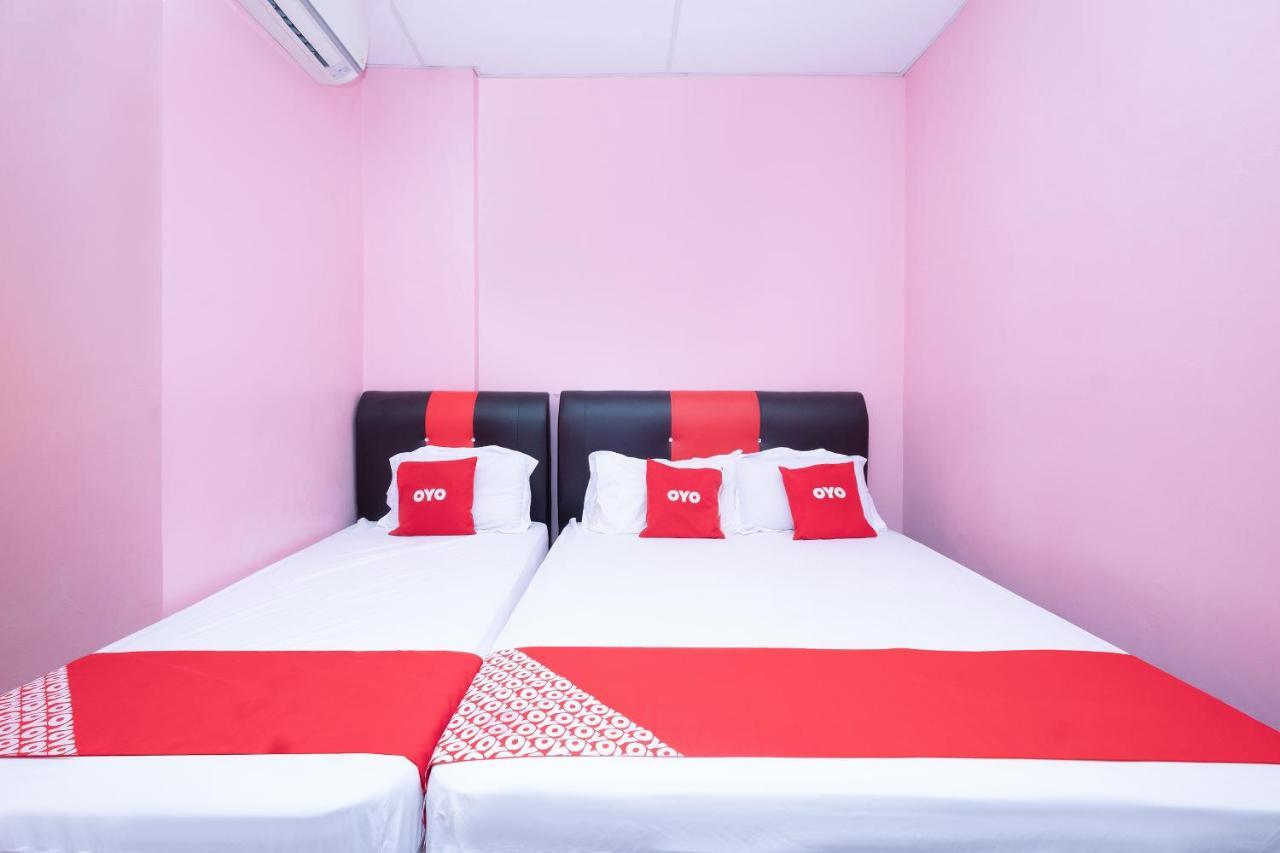 Oyo 89984 Noris Wang Homestay Lumut Exterior foto