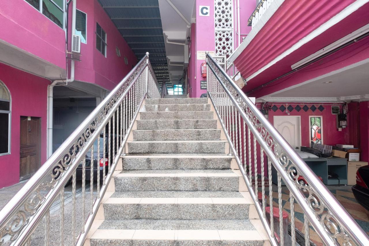 Oyo 89984 Noris Wang Homestay Lumut Exterior foto
