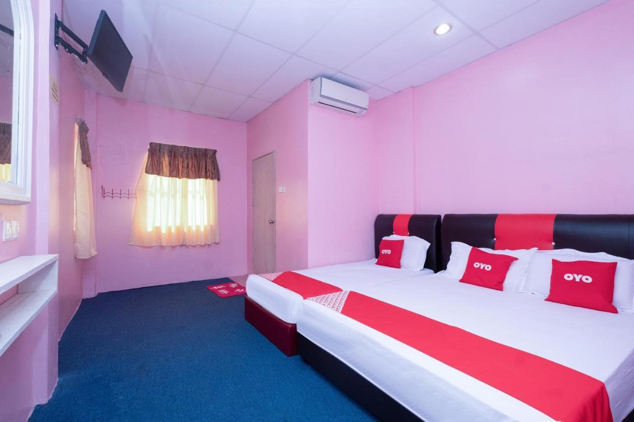 Oyo 89984 Noris Wang Homestay Lumut Exterior foto