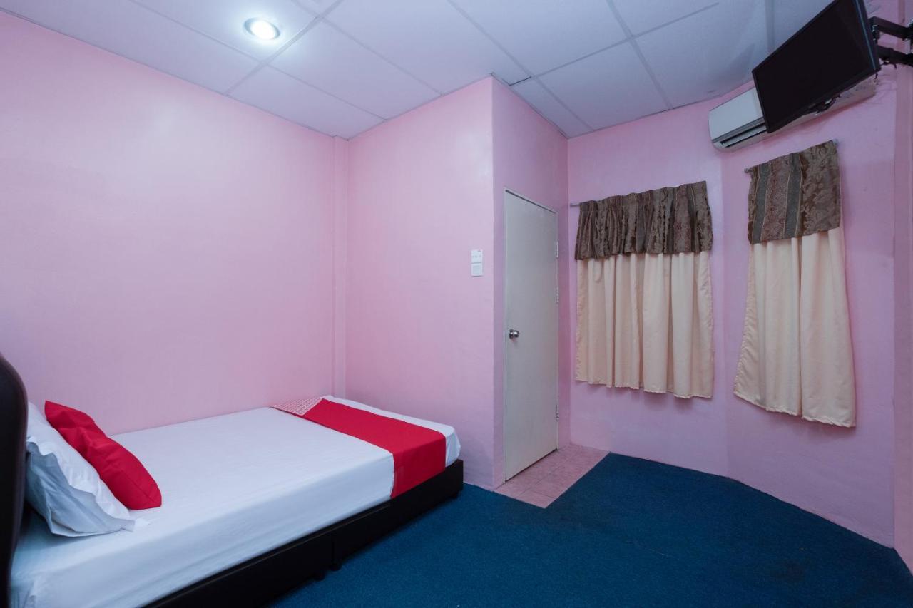 Oyo 89984 Noris Wang Homestay Lumut Exterior foto