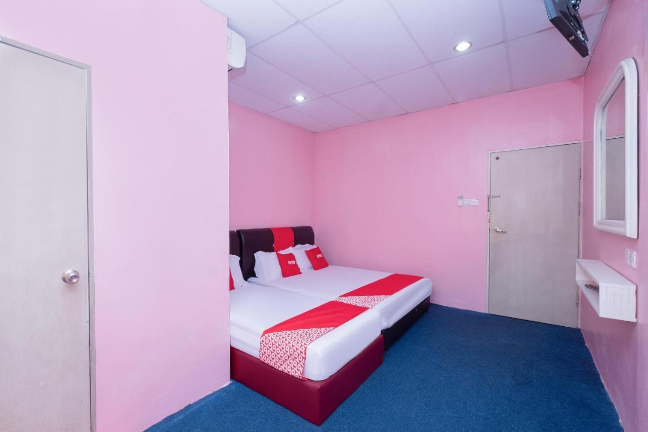 Oyo 89984 Noris Wang Homestay Lumut Exterior foto