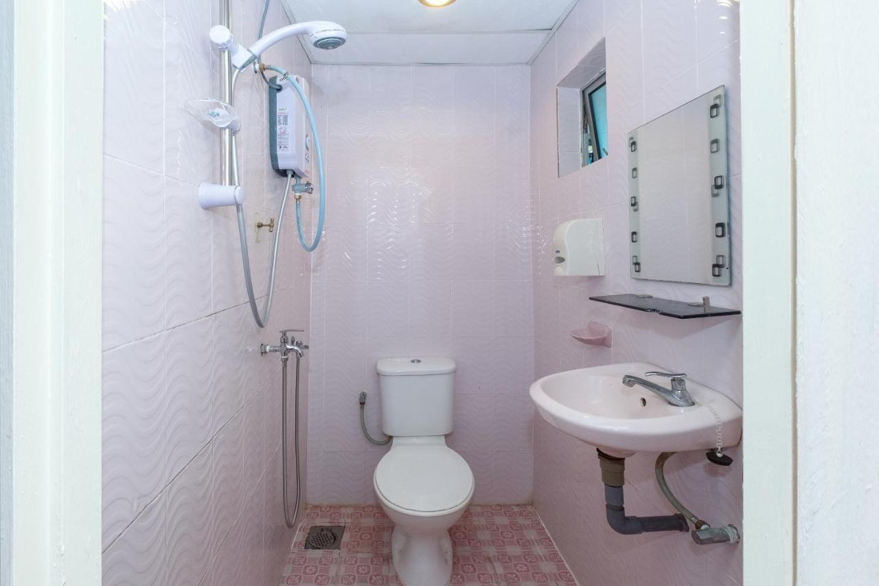 Oyo 89984 Noris Wang Homestay Lumut Exterior foto